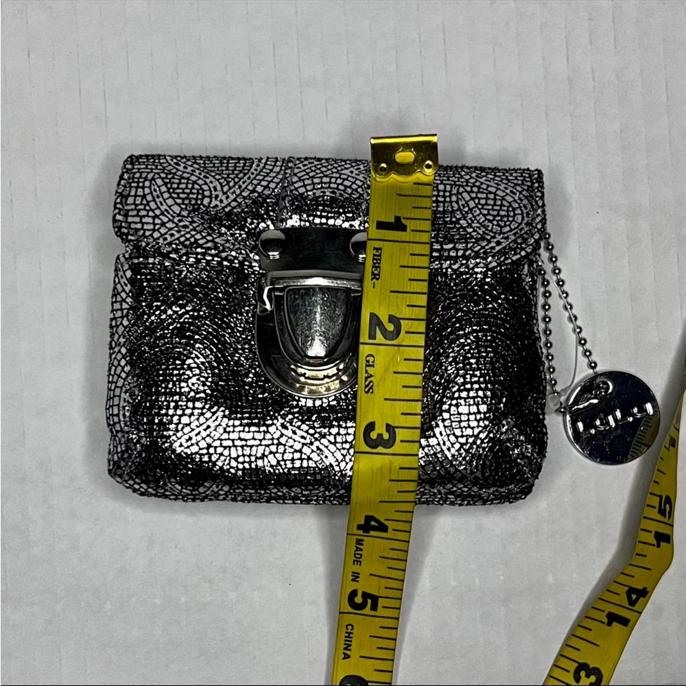Lulu’s Metallic Wallet - Picture 12 of 13